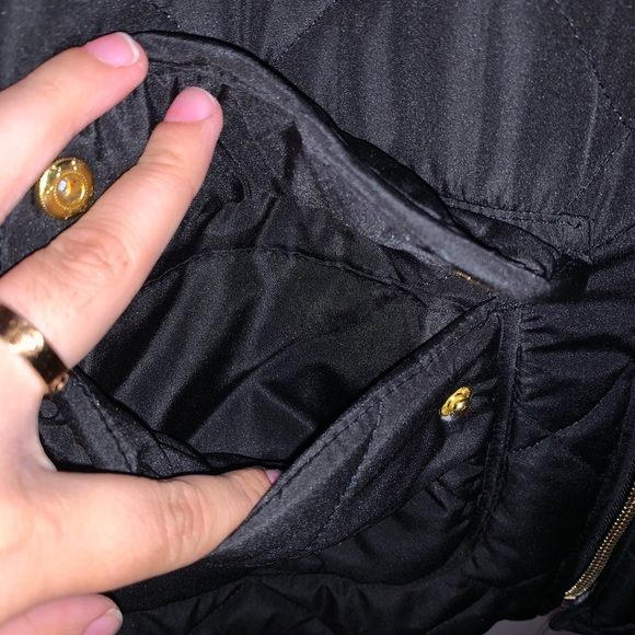 L Black Puffer Vest with Pockets - Picture 6 of 11